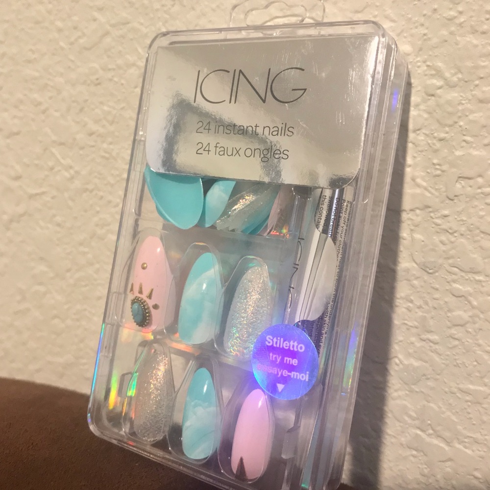 Press on nails